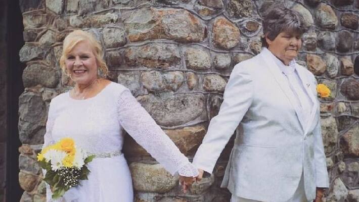 woman shared photos of her grandmas lesbian marriage woman shared photos of her grandmas lesbian marriage
