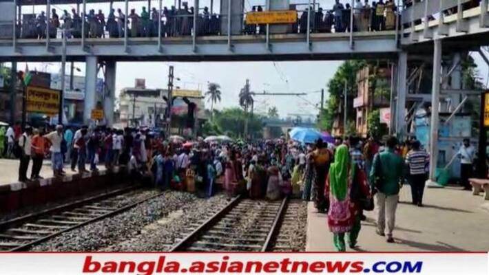Rail blockade in Sonarpur again on Demand to start local train bmm Rail blockade in Sonarpur again on Demand to start local train bmm
