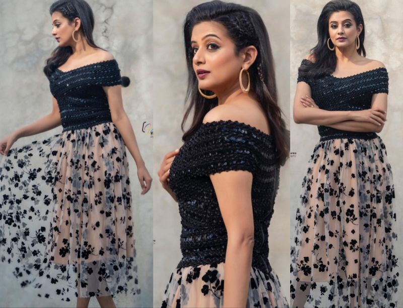 సమంతతోపాటు `ఢీ` బ్యూటీ, సౌత్ స్టార్ హీరోయిన్ ప్రియమణి సైతం నార్త్ పై ఫోకస్ పెట్టింది. ఇప్పటికే ఆమె `మైదాన్` చిత్రలో అజయ్ దేవగన్తో హిందీలో నటిస్తుంది. అలాగే ఇటీవల `ది ఫ్యామిలీ మ్యాన్ 2` వెబ్ సిరీస్తో బాలీవుడ్ ఆడియెన్స్ కి పలకరించింది. ఆమెకి బాలీవుడ్ నుంచి మరిన్ని ఆఫర్స్ వస్తున్నాయని టాక్.
