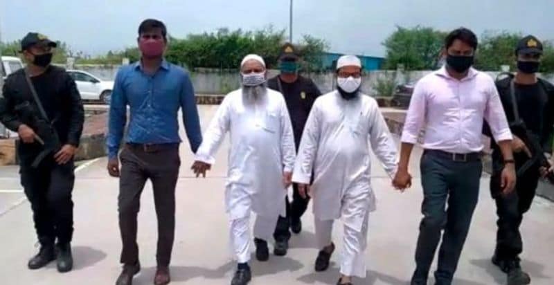 यूपी के सीएम योगी आदित्यनाथ ने गिरफ्तार आरोपियों के खिलाफ एनएसए लगाने के निर्देश दिए हैं। पुलिस ने कहा कि 1,000 से अधिक लोगों को जबरन इस्लाम में परिवर्तित करने के आरोप में दिल्ली से दो लोगों को गिरफ्तार किया गया था। आरोपियों की संपत्तियों को जब्त करने का भी आदेश दिया गया है।
