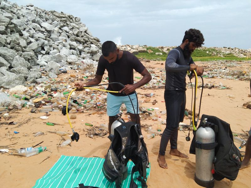 ആറ്റിങ്ങലിൽ നിന്നും ഒരു സ്കൂബാ ഡൈവിംഗ് ടീമിനെ അധികൃതർ എത്തിച്ചെങ്കിലും അവർക്ക് കടലിൽ ഡൈവ് ചെയ്യാൻ കഴിയില്ലെന്ന് പറഞ്ഞ് അവർ മടങ്ങുകയാണുണ്ടായത്.