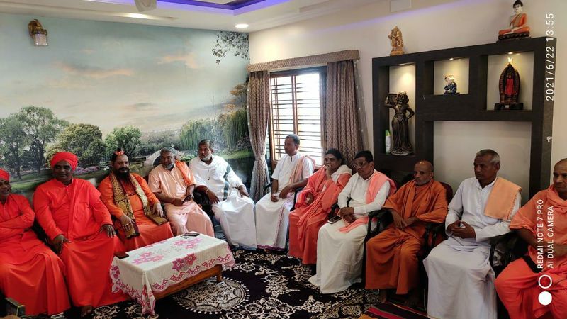 ರಾಜಕೀಯ ಮಾಡೋದು ಸ್ವಾಮೀಜಿಗಳ ಕೆಲಸವಲ್ಲ ಎಂದ ಸಿದ್ದಲಿಂಗ ಸ್ವಾಮೀಜಿ