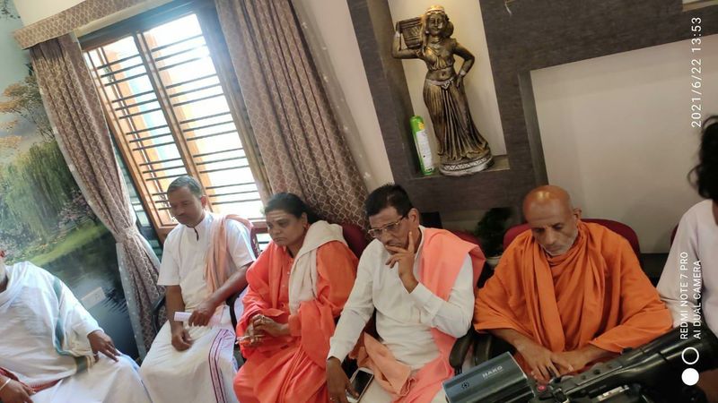 ಸಮಾಜದ ಅಭಿವೃದ್ಧಿ ಹಿನ್ನೆಲೆಯಲ್ಲಿ ಸಭೆ ನಡೆಸಲಾಗಿದೆ ಎಂದ ನೆಲೋಗಿಯ ಸಿದ್ದಲಿಂಗ ಶ್ರೀ
