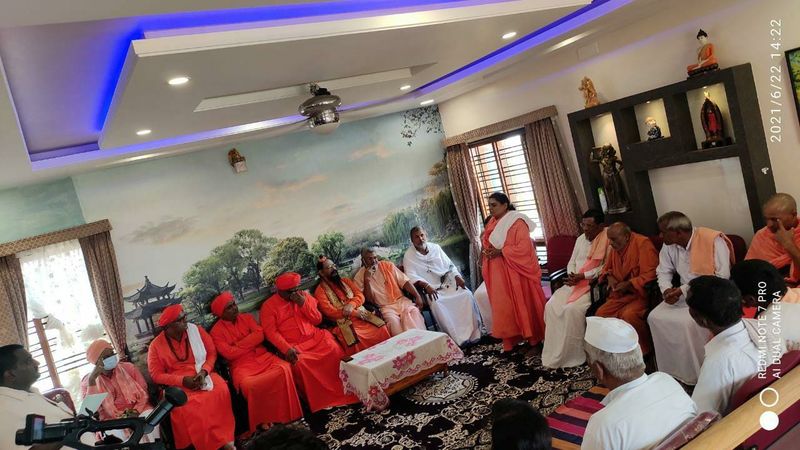 ಜಮಖಂಡಿಯ ವಾರದ ಎಂಬುವವರ ಮನೆಯಲ್ಲಿ ನಡೆದ ಸಭೆ