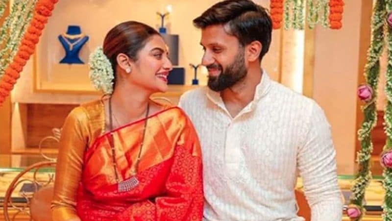 ত্রিধার সঙ্গে ডেটের প্রসঙ্গে নিখিল সাফ জানিয়েছেন, ত্রিধাকে নিয়ে আমার সঙ্গে অনেকেই অনেক কথা বলছে। কিন্তু আমি যদি ত্রিধাকে ডেট করতাম তাহলে সকলকে জানিয়ে দিতাম এতক্ষণে। এতে লুকোছাপার কিছু নেই।