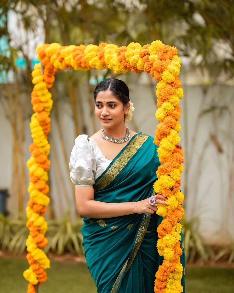 இலங்கை செய்திவாசிப்பாளரான லாஸ்லியா பிக்பாஸ் சீசன் 3 நிகழ்ச்சியில் பங்கேற்றதால் தமிழகம் முழுவதும் பட்டி, தொட்டி எல்லாம் பிரபலமானார்.
