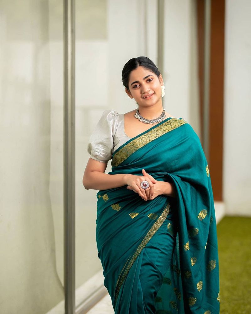 அந்நிகழ்ச்சியில் கவினுக்கும், லாஸ்லியாவிற்கும் இடையே மலர்ந்த காதல், வெளியே வந்த பிறகு பெரிதாக நீடிக்கவில்லை. இருவரும் அடுத்தடுத்து கோலிவுட்டில் படங்களில் நடித்து வருகின்றனர்.
