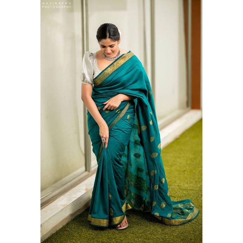 திடீர் என லாஸ்லியா உடல் எடை கூடியது ரசிகர்களுக்கு ஷாக்காக இருந்தாலும், இப்போதும் நன்றாக தான் இருக்கிறார் என ரசிகர்கள் கருத்து தெரிவித்து வருகிறார்கள்.