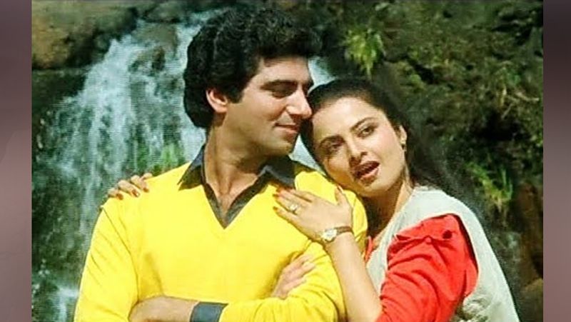 स्मिता के जाने से राज बब्बर टूट से गए थे। इस बीच काम पर लौटने के बाद थोड़ा सुकून मिला और साथ ही दर्द को बांटने के लिए रेखा ने साथ दिया। अपने एक इंटरव्यू में उन्होंने रेखा के साथ रिश्ता होने की बात कबूल की थी, लेकिन रेखा हमेशा इस रिश्ते को नकारती आई हैं। 