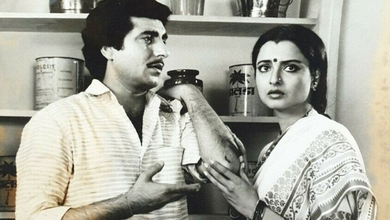 ಪೀಪಿಂಗ್ಮೂನ್ನಲ್ಲಿನ ವರದಿಯ ಪ್ರಕಾರ, ರಾಜ್ ಬಬ್ಬರ್ ಅವರು ರೇಖಾ ಜೊತೆಗಿದ್ದ ಸಂಬಂಧವನ್ನು ಒಪ್ಪಿಕೊಂಡಿದ್ದರು.