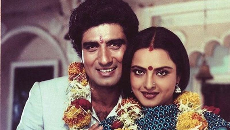 ಸಂದರ್ಶನವೊಂದರಲ್ಲಿ ರೇಖಾ ಜೊತೆ ಸಂಬಂಧ ಹೊಂದಿದ್ದಾಗಿ ಒಪ್ಪಿಕೊಂಡಿದ್ದರು ಬಬ್ಬರ್, ಆದರೆ ರೇಖಾ ಯಾವಾಗಲೂ ಈ ಸಂಬಂಧವನ್ನು ನಿರಾಕರಿಸಿದ್ದಾರೆ.
