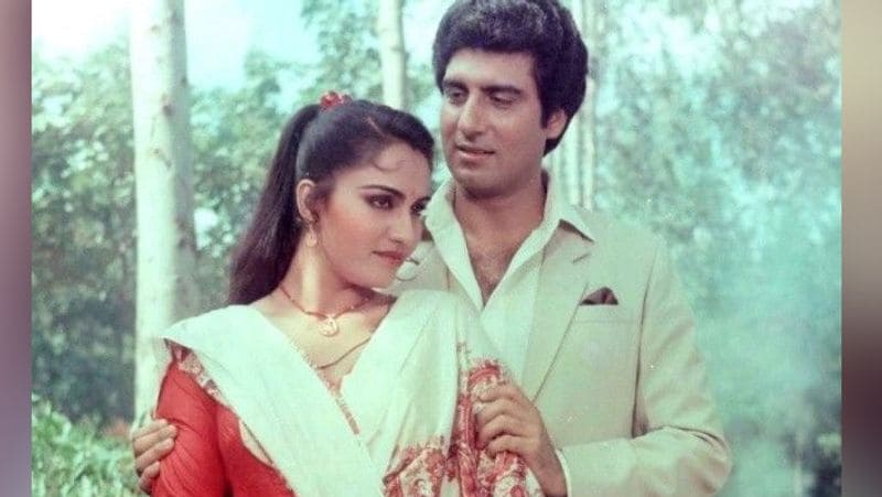 ಮೊದಲ ಚಿತ್ರ 1980 ರಲ್ಲಿ ರೀನಾ ರೈ ಜೊತೆ 'ಸೌ ದಿನ್ ಸಾಸ್ ಕೆ' ಸಿನಿಮಾದಲ್ಲಿ ಮೊದಲ ಬಾರಿ ಕಾಣಿಸಿಕೊಂಡ ರಾಜ್ ಬಬ್ಬರ್ 1980 ರ 'ಇನ್ಸಾಫ್ ಕಾ ತಾರಾಜು' ಸಿನಿಮಾ ಮೂಲಕ ಮೊದಲ ಯಶಸ್ಸನ್ನು ಪಡೆದರು. ಈ ಚಿತ್ರದಲ್ಲಿ, ಅವರು ಅತ್ಯಾಚಾರಿಯೊಬ್ಬನ ಪಾತ್ರವನ್ನು ನಿರ್ವಹಿಸಿದ್ದಾರೆ.