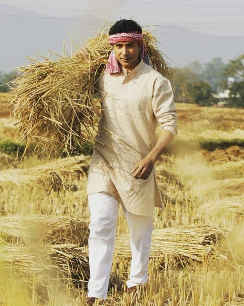 তাঁর কারণ হিসেবে প্রযোজকদের কাছের মানুষ না হওয়া কিংবা নায়কের পছন্দের পাত্র না হওয়ার কারণকেই দায়ী করেছেন টোটা। অভিনেতার কথায় এমনও হয়েছে যে নায়িকার তাঁকে পছন্দ নয় বলে ছবি থেকে বাদ দেওয়া হয়েছে। 