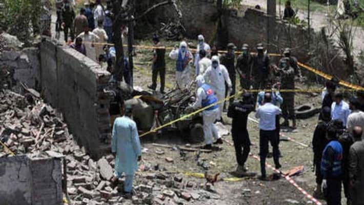 Major Bomb blast in Pakistan near Lashkar commander Hafeez Saeed lahore house, 16 injured and 2 killed DHA Major Bomb blast in Pakistan near Lashkar commander Hafeez Saeed lahore house, 16 injured and 2 killed DHA