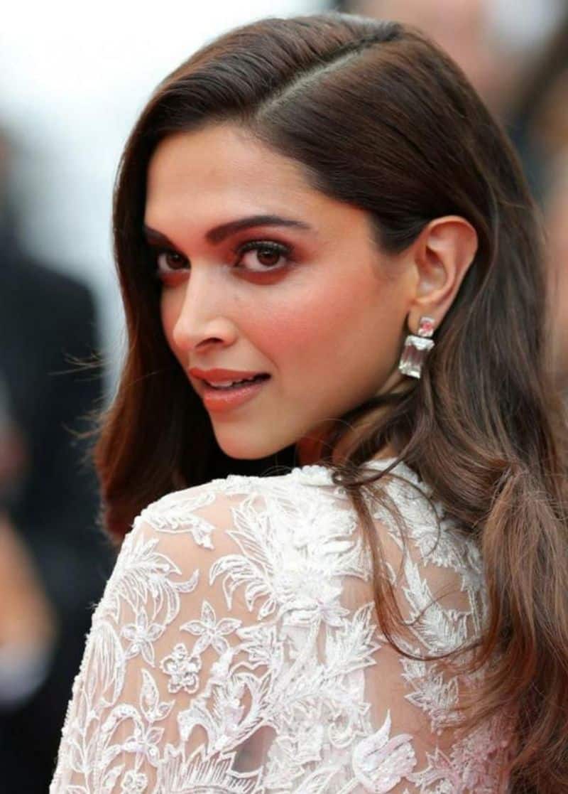 Worried about makeup in monsoon? Take hues from Deepika Padukone-SYT