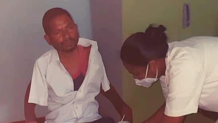 jharkhand news chaibasa news good news man dont have both hands took corona vaccine on his thigh kpr jharkhand news chaibasa news good news man dont have both hands took corona vaccine on his thigh kpr