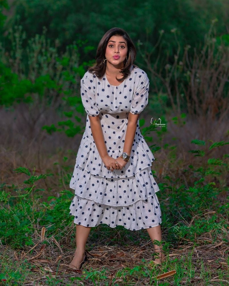 మరోవైపు సినిమాలతోపాటు వెబ్ సిరీస్ కూడా చేస్తూ ఫుల్ బిజీగా గడుపుతోంది.