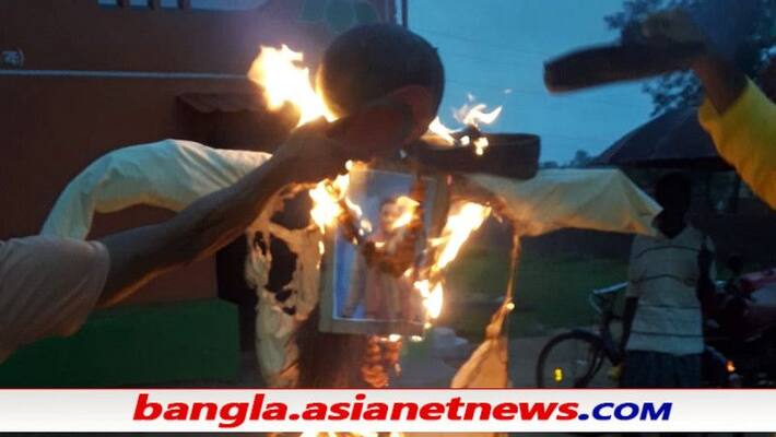 Purulia BJP workers burn effigy of Ajit Bauri, recently defected to TMC ALB Purulia BJP workers burn effigy of Ajit Bauri, recently defected to TMC ALB