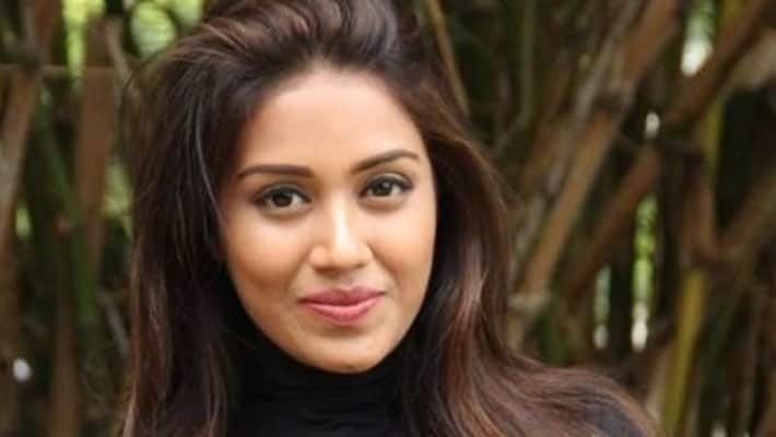 Nivetha Pethuraj Lashed Out At Swiggy After Finding Cockroach jsp Nivetha Pethuraj Lashed Out At Swiggy After Finding Cockroach jsp