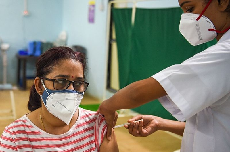 सवाल- क्या कोरोना की तीसरी लहर में ये अलार्मिंग फैक्टर है?
जवाब- शाहिद जमील ने कहा, मैं कहना चाहुंगा कि ये चिंता का विषय तो है। इसे ट्रेक किया जाना चाहिए। लेकिन इससे घबराने की जरूरत नहीं है।

