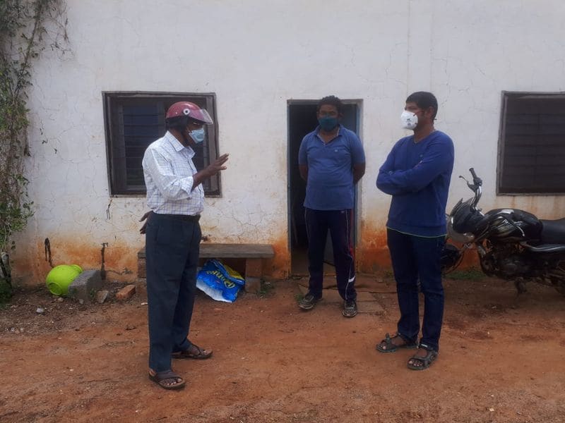 ಫಾರ್ಮ್ ಮಾಲೀಕ ಚಂದ್ರಶೇಖರಗೆ ಸ್ವಚ್ಛತೆ ಕಾಪಾಡಿಕೊಳ್ಳಲು ತಾಕೀತು
