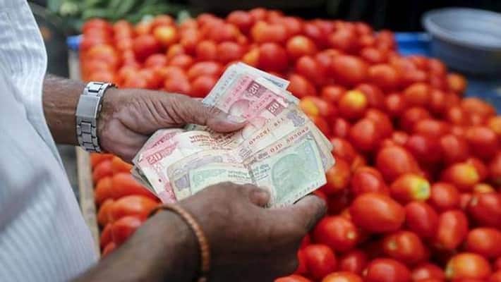 Tomatoes are sold at a price of over 120 kg Tomatoes are sold at a price of over 120 kg