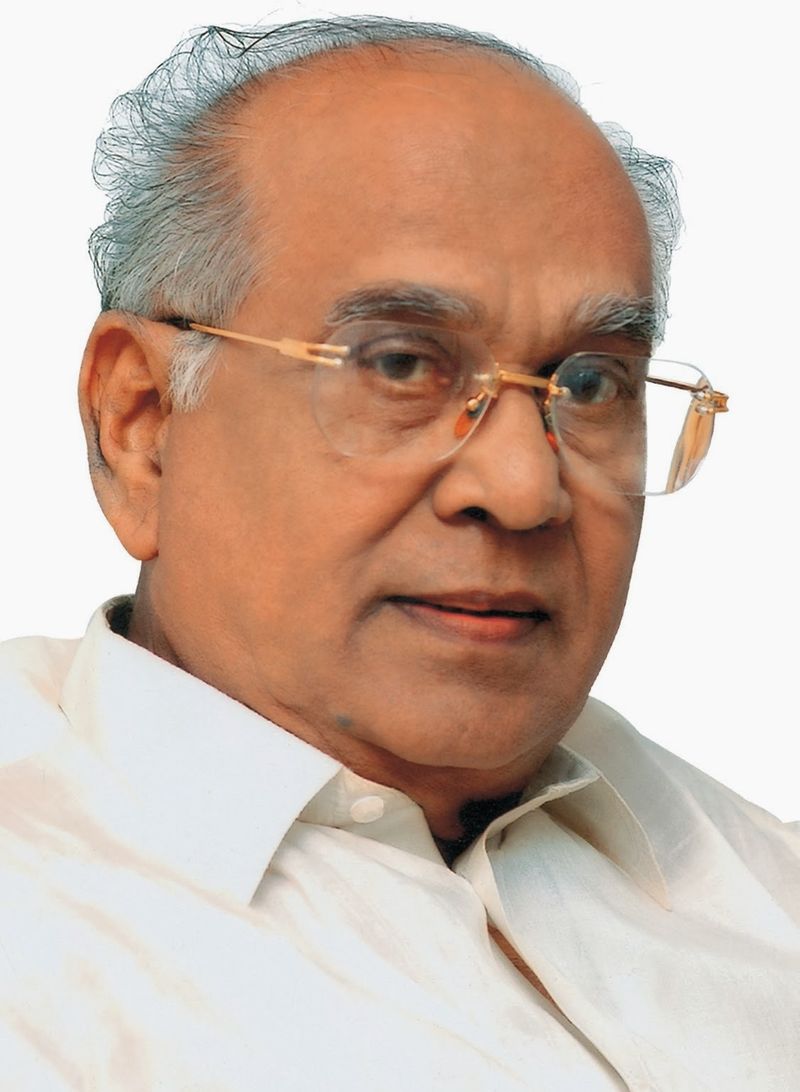 ఓ సందర్భంలో అక్కినేని నాగేశ్వరావు ఇంటికి వెళ్లారట మురళీమోహన్. ఆయన రాత్రి పూట నువ్వు ఏం తీసుకుంటావ్ అన్నారట... నేను ఏమీ తీసుకోనండి, నాకు మందు అలవాటు లేదు, అని మురళీమోహన్ సమాధానం చెప్పారట.
