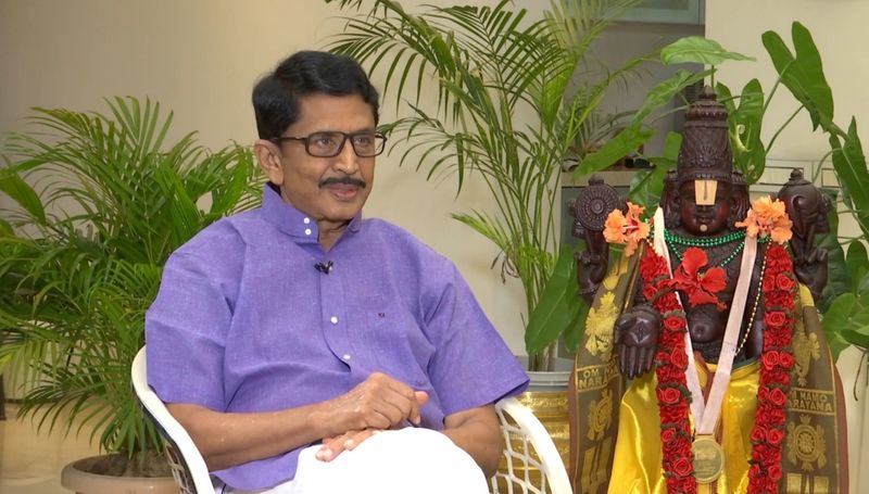 చంద్రబాబు అవినీతి సొమ్ముకు మురళీమోహన్ బినామీ అని ప్రతిపక్షాలు ఎప్పటి నుండో ఆరోపిస్తున్నాయి. ఇలాంటి అనేక ఆరోపణలు, తన అనుభవాలను తాజా ఇంటర్వ్యూలో వెల్లడించిన మురళీమోహన్ కొన్ని ఆసక్తికర కామెంట్స్ చేశారు.