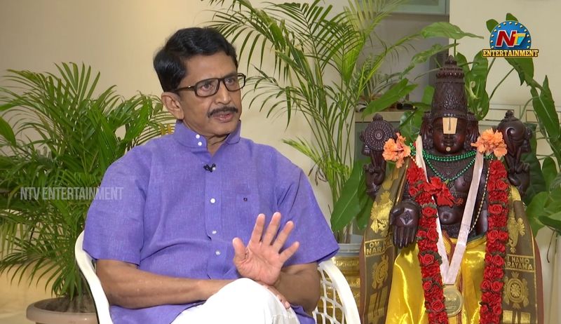 ఇక చిత్ర పరిశ్రమలోకి అడుగుపెడుతూనే మందు, లవ్ అఫైర్స్, చిన్నిల్లు, పేకాట వంటి వ్యసనాల జోలికి పోకూడదు అని మురళి మోహన్ డిసైడ్ అయ్యారట.