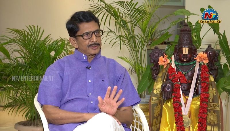 ఇక చంద్రబాబు బలవంతంతో రాజకీయాలలోకి వచ్చానని చెప్పిన ఆయన, రాజశేఖర్ రెడ్డి సీఎంగా ఉన్నప్పుడు విలువైన 18ఎకరాలు భూమి ఔటర్ రింగ్ రోడ్ కారణంగా పోగొట్టుకున్నాను అన్నారు.