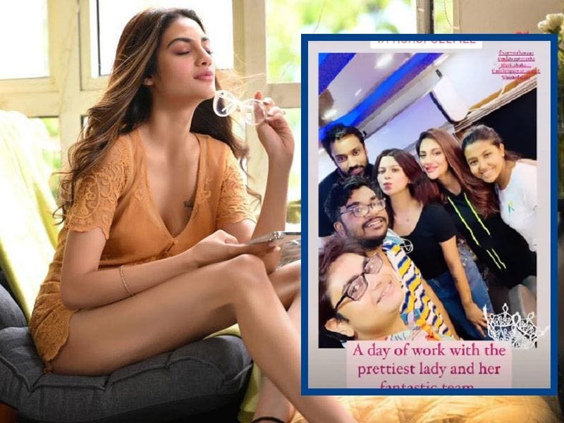  যদিও প্রেগন্যান্সিতেও থেমে নেই তিনি। ৬ মাসের গর্ভের সন্তানকে নিয়ে জলকেলিতে মত্ত, কখনও আবার ফোটোশ্যুট, একের পর এক নয়া চমক দিচ্ছে সাংসদ অভিনেত্রী। 
