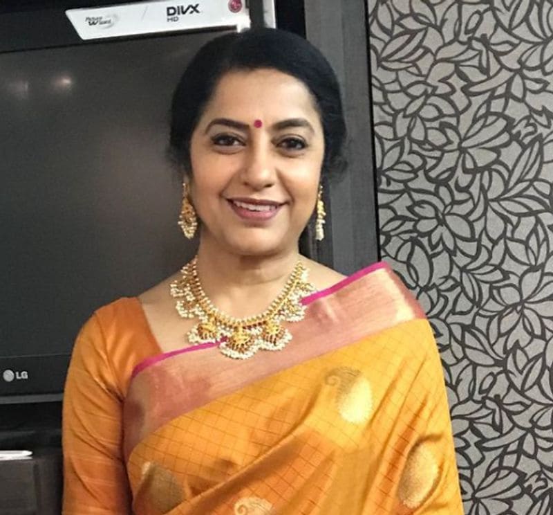 സിന്ധു ഭൈരവി എന്ന സിനിമയിലെ അഭിനയത്തിന് മികച്ച നടിക്കുള്ള ദേശീയ പുരസ്കാരവും ലഭിച്ചു.