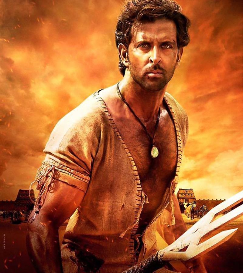 কথার বলার সময় কথা আটকিয়ে যাওয়া, হাতে ১ টি অতিরিক্ত আঙ্গুল থাকার কারণে হৃতিককে বুহুবার অপমানিত হতে হয়েছে। এমনও হয়েছে স্কুলে ওড়াল টেস্টের সময় তিনি শরীর খারাপের বাহানা করে পরীক্ষা দিতে যেতেন না। 