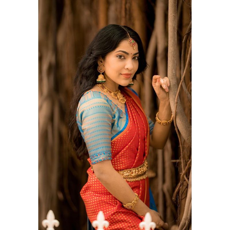  பிரபல தொலைக்காட்சியில் தொகுப்பாளினியாக வேலை பார்த்து வந்த விஜே ரம்யா, இப்போது படங்களில் நடிக்க ஆரம்பித்துவிட்டார்.
