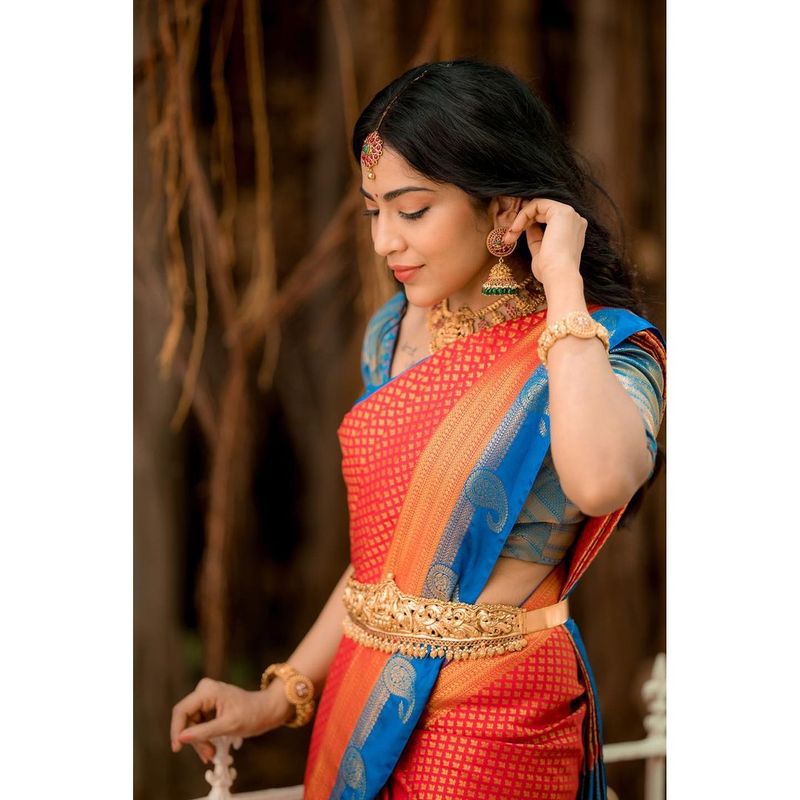 படவாய்ப்பிற்காக விதவிதமான புடவையில் அசத்தலாக போஸ் கொடுத்து ரம்யா வெளியிட்ட புகைப்படங்கள் அனைத்தும் சோசியல் மீடியாவில் தாறுமாறு வைரலானது.
