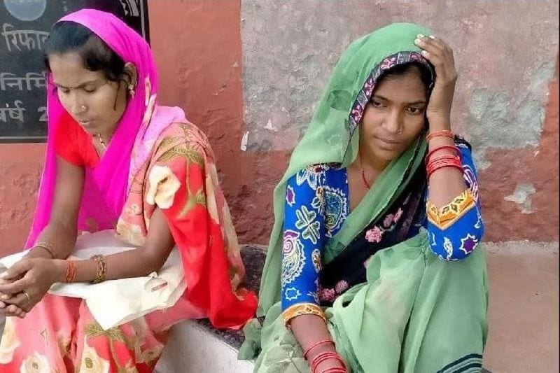 युवक ने बताया कि किसी तरह हम बच्चे को रामलाल चौक स्थित रेनबो अस्पताल में भर्ती कराया। लेकिन बच्चे की हालत में सुधार नहीं हो रहा था। डॉक्टरों ने बच्चे को रोहतक PGI रेफर कर दिया। लेकिन वहां भी वेंटिलेटर न मिलने के कारण हम बुधवार को एंबुलेंज के जरिए वापस पानीपत ला रहे थे। इसी बीच उसने दम तोड़ दिया।