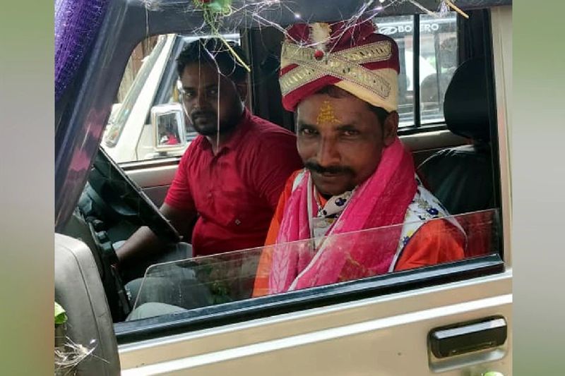 मामले में रीवा एसएसपी शिव कुमार वर्मा ने कहा कि युवक ने घर वालों की मर्जी के बिना शादी की थी। इसके बाद उसके भाई ने मारपीट की है। फिलहाल मामले की जांच जारी है।