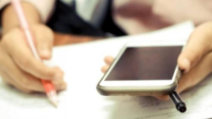 Kerala government announce free loan for students to buy mobile phones Kerala government announce free loan for students to buy mobile phones
