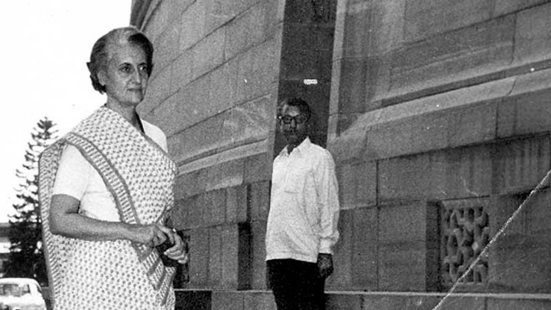 ఈ చీకటి రోజులను దేశం ఎప్పటికీ మరచిపోదని నరేంద్ర మోడీ సోషల్ మీడియా వేదికగా తెలిపారు. "#DarkDaysOfEmergency ని ఎప్పటికీ మరచిపోలేం. 1975 నుండి 1977 వరకు కొనసాగిన ఈ ఎమర్జెన్సీతో ఇనిస్టిట్యూషన్స్ ను ఓ పద్ధతి ప్రకారం విధ్వంసం చేశారు. 