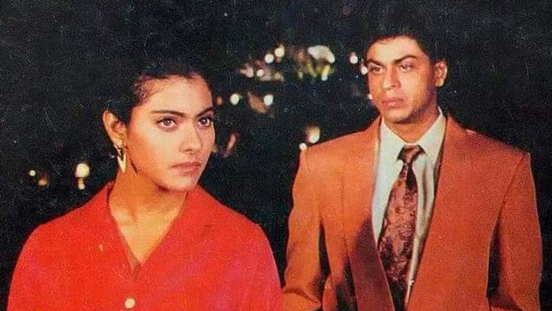 काजोल ने बताया था- फिल्म में एक्टर दिलीप ताहिल ने मेरे पिता का किरदार निभाया था तो हमें वो सीन शूट करना था, जिसमें हम टेबल के सामने बैठे हैं। सीन में दिलीप ताहिल और मुझे दोनों को ही इस सीन में थोड़ा परेशान दिखना था। वहीं, हमें डायलॉग बोलना था तो मैंने शाहरुख को कहा कि तुम्हारा डायलॉग है बोलो। फाइनली वो मुझे चीखते हुए कहते हैं- शटअप प्लीज। इसके बाद मैंने कहा ये तो बहुत रूड हैं। बस यहीं से हम दोनों की दोस्ती शुरू हुई।