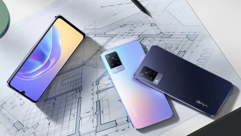 लंबी बैटरी लाइफ और भी बहुत कुछ
V21e 5G स्मार्टफोन 44W फास्ट चार्जिंग के साथ आता है। जिसमें 4000mAh की बैटरी दी गई है। ये एक डुअल सिम फोन है। इसका वेट भी सिर्फ 165 ग्राम है। इसमें आपको वाईफाई, ब्लूटूथ 5.1 और यूएसबी टाइप सी पोर्ट दिया गया है।