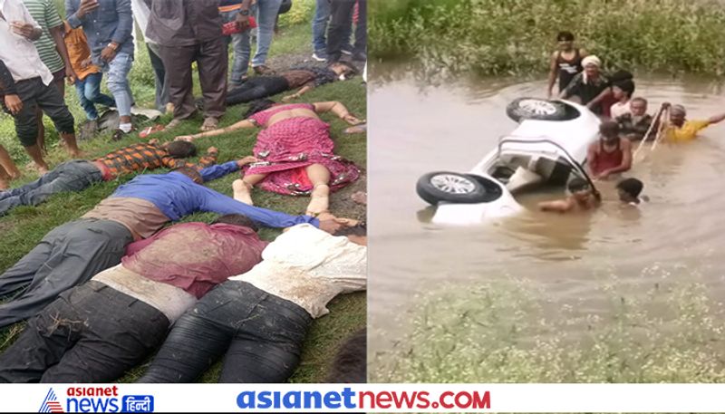 घटना स्थल पर मौजूद अब्दुल हकिब ने घटना की पूरी आंखों देखी बताई। उन्होंने कहा कि कार तुलसीपुर की तरफ जा रही थी और बाइक दूसरी तरफ से आ रही थी। बाइक पर 2 और कार में 6 लोग मौजूद थे। अब्दुल हकिब का कहन है कि वो उसी बाइक के पीछे था। दोनों की गाड़ियां तेज रफ्तार में थीं। अचानक से बाइक को बचाने के चक्कर में कार नाले में पलट गई और बाइक भी गिर गई। प्रत्यक्षदर्शी का कहना है कि जब तक कार सवार लोगों को बचाया जाता कार पूरी तरह गड्ढे में डूब गई। पुलिस ने मौके पर पहुंच कर लोगों को बाहर निकलवाया। एक बच्चे की सांस चल रही थी। जबकि बाइक सवार भी घायल था, उसे भी हॉस्पिटल में भर्ती कराया गया था।