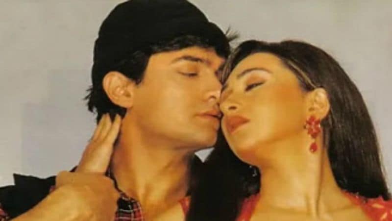 1996 की सुपरहिट फिल्म 'राजा हिन्दुस्तानी' के लिए उन्हें पहली बार फिल्मफेयर के बेस्ट एक्ट्रेस अवॉर्ड से नवाजा गया था। इस फिल्म में आमिर खान के साथ करिश्मा कपूर का किसिंग सीन काफी चर्चा में रहा था।