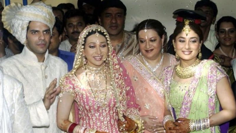 बता दें कि करिश्मा ने अचानक ही फिल्मों से दूरी बनाकर दिल्ली के बिजनेसमैन संजय कपूर से 2003 में शादी की थी। उस समय करिश्मा अपनी लाइफ को लेकर बिल्कुल निश्चिंत थीं और आगे बढ़ रही थीं। हालांकि शादी के तकरीबन 5-6 साल बाद ही इनके बीच दूरियां बढ़ने लगीं।