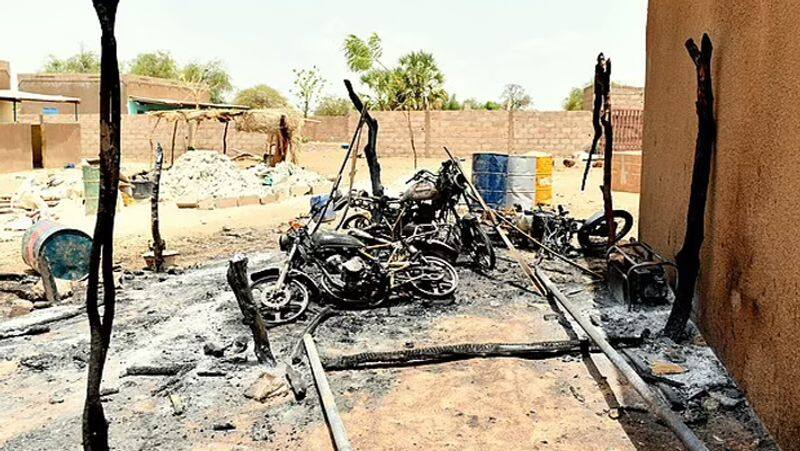 ग ल य स भ न ज द जल य घर क लग द आग ज न क स 12 स ल क बच च न 132 ल ग क हत य क Solhan Village Was Attacked By Children Aged Between 12 And 14 In Northern Burkina Faso Kpn