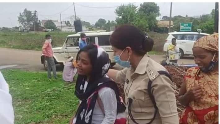 SP help girl to calm down who was afraid of getting vaccine shot KPV SP help girl to calm down who was afraid of getting vaccine shot KPV