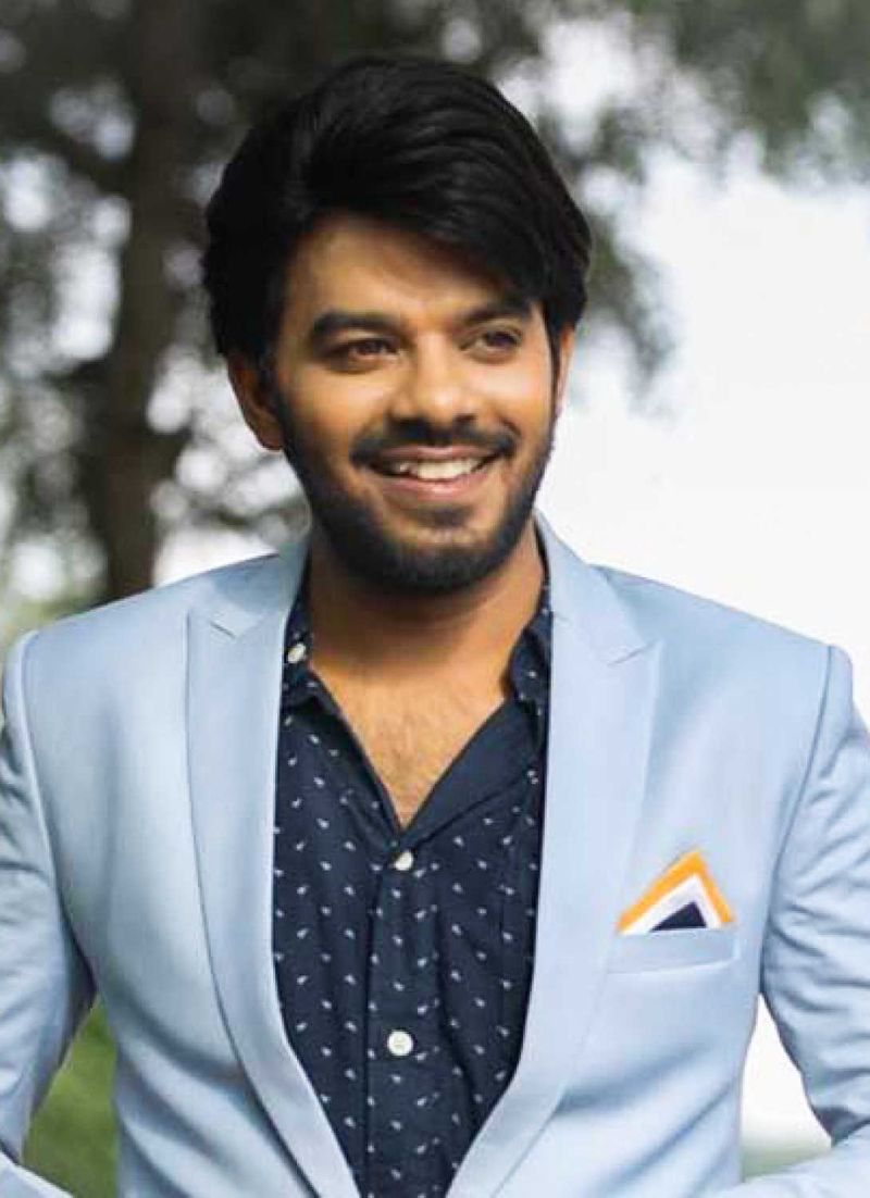 దీనికితోడు ప్రకాష్ రాజ్ ప్యానెల్లో 90శాతం సభ్యులు `మా`లో చాలా యాక్టివ్గా ఉన్నవాళ్లే. `మా` గురించి, మా ఎన్నికల అనుభావాలు కలిగిన వారున్నారు. శ్రీకాంత్, సాయికుమార్, జయసుధ, ఉత్తేజ్, బ్రహ్మాజీ, అజయ్, నాగినీడు, బెనర్జీ, ఏడిద శ్రీరామ్, తనీష్, అనితా చౌదరి వంటివారితోపాటు బండ్ల గణేష్ కూడా ఉన్నారు. ఈ లెక్కన పవన్ కళ్యాణ్ నుంచి కూడా ప్రకాష్ రాజ్కి సపోర్ట్ దొరికినట్టే అంటున్నారు.