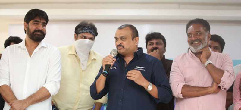 why mega heroes supporting prakash raj when he was criticised pawan kalyan