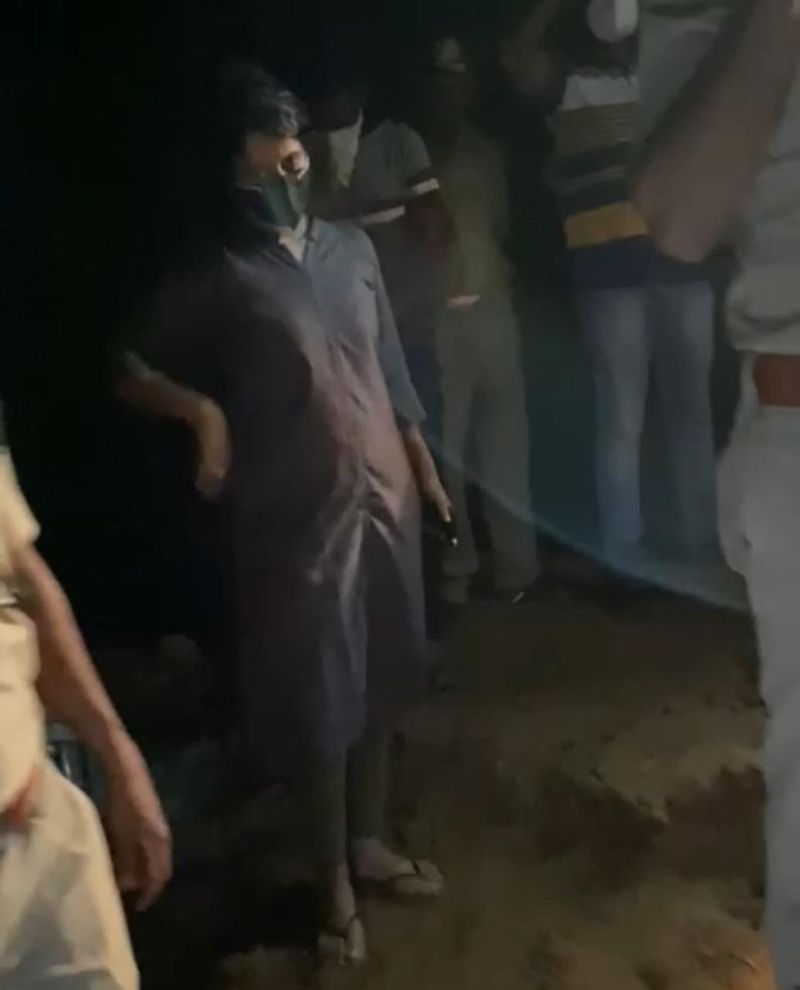 ಬಂಟ್ವಾಳದ ಪಾಣೆಮಂಗಳೂರು ಹಳೇ ಸೇತುವೆ ಅಡಿಭಾಗದಲ್ಲಿ ನಡೆಯುತ್ತಿದ್ದ ಅಕ್ರಮ ಮರಳುಗಾರಿಕೆ
