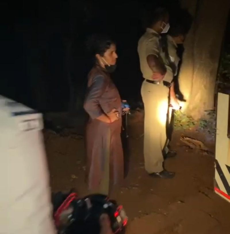 ಸೇತುವೆ ಸಮೀಪ ಮರಳು ತೆಗೆಯಲು ಅನುಮತಿ ಇಲ್ಲದಿದ್ದರೂ ಅಕ್ರಮ ಮರಳುಗಾರಿಕೆ